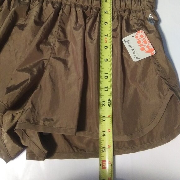 NWT FP movement The way home shorts  size Large army color  built in briefs - Picture 13 of 16